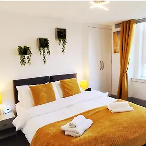 With Free Parking Holiday home